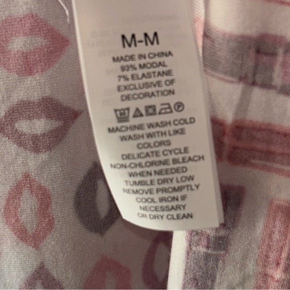 Kate Spade Red and Pink Lips and Lipstick Robe Eyelet Detail (Missing tie belt) - Picture 6 of 6